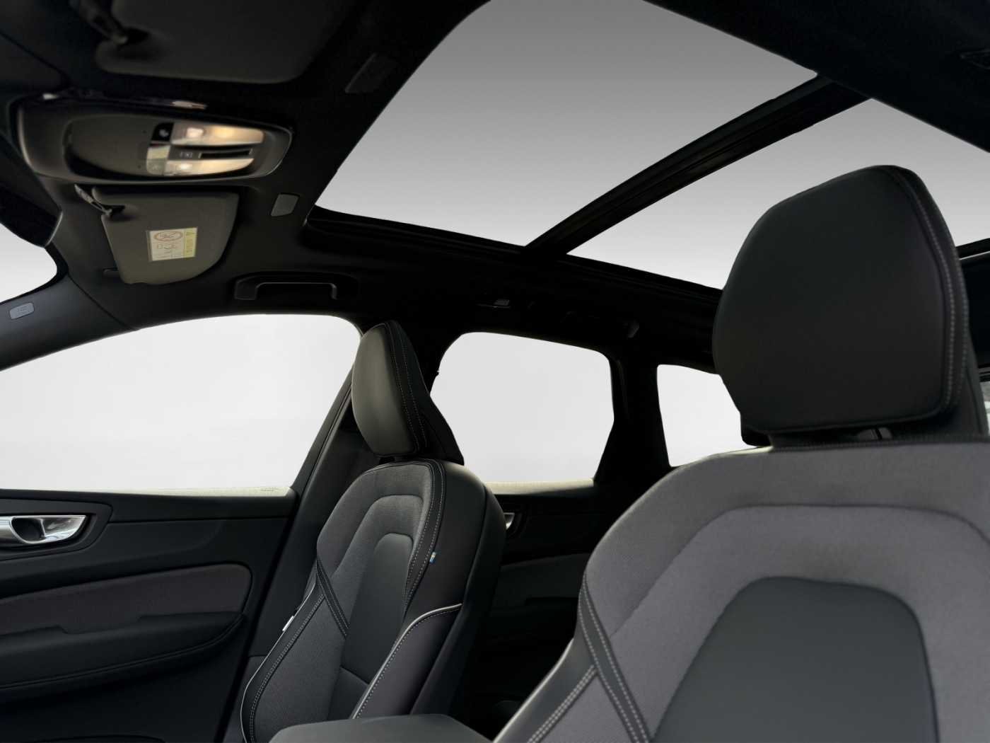 Volvo XC60 T6 Ultra Black Edition+360°+Luftfahrwerk+Winter-Paket