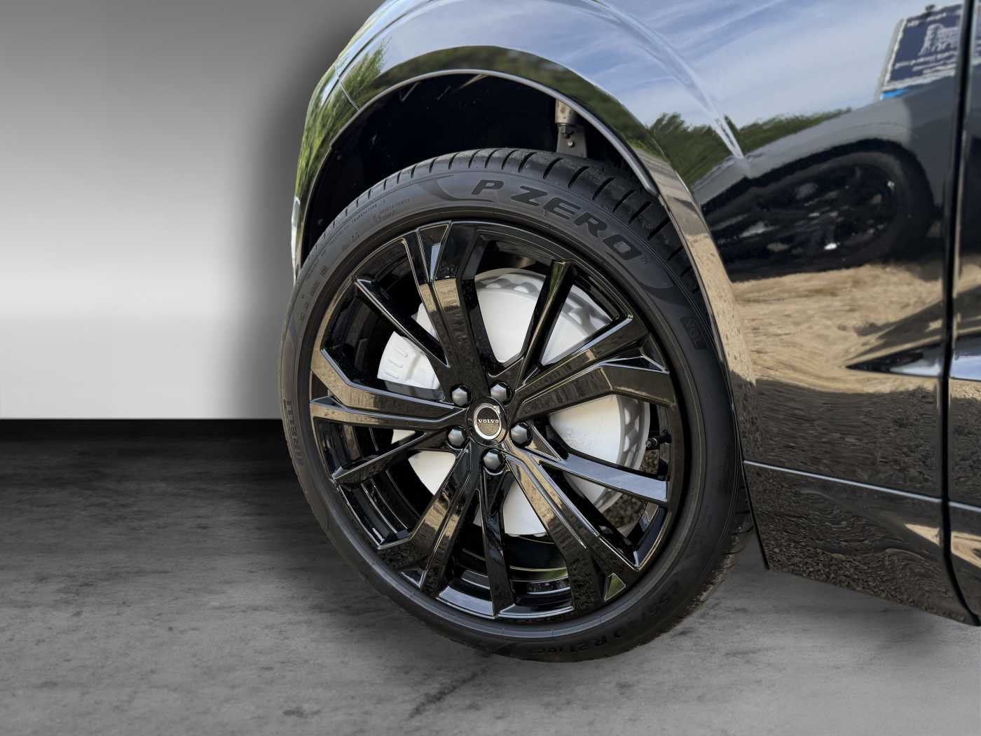 Volvo XC60 T6 Ultra Black Edition+360°+Luftfahrwerk+Winter-Paket