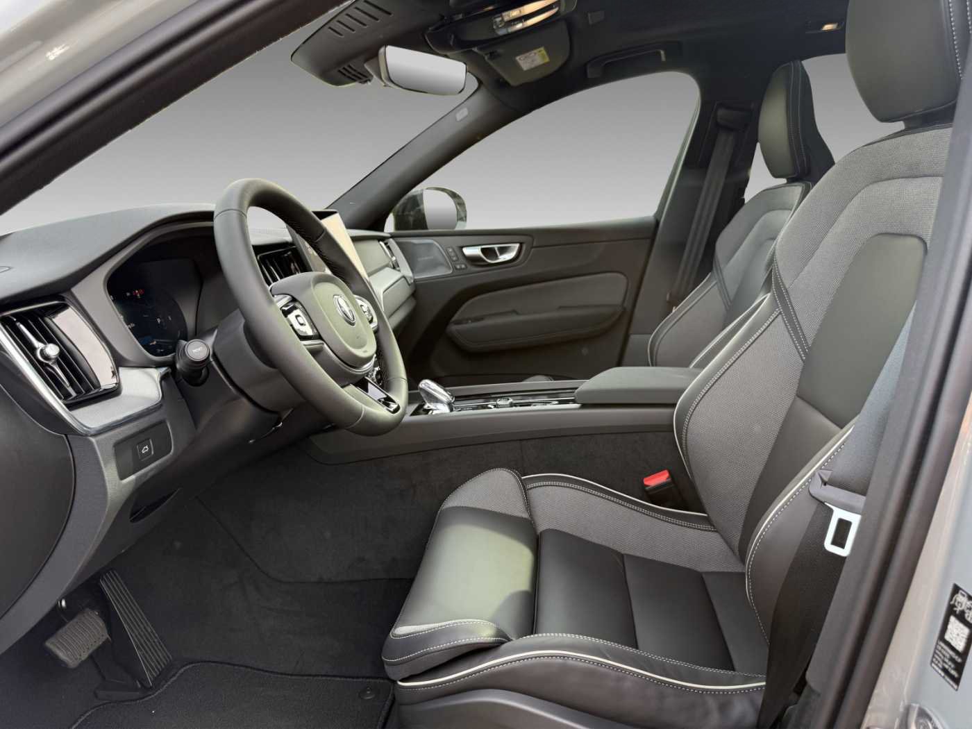 Volvo XC60 T8 Plus Black Edition+AHK+Voll-LED+