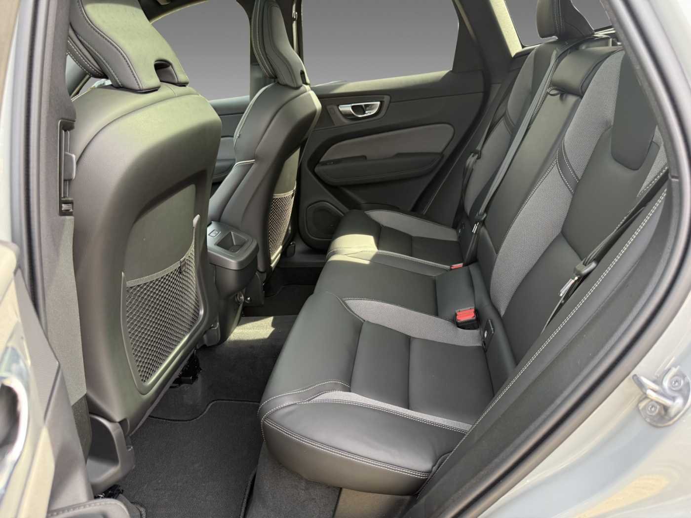 Volvo XC60 T8 Plus Black Edition+AHK+Voll-LED+