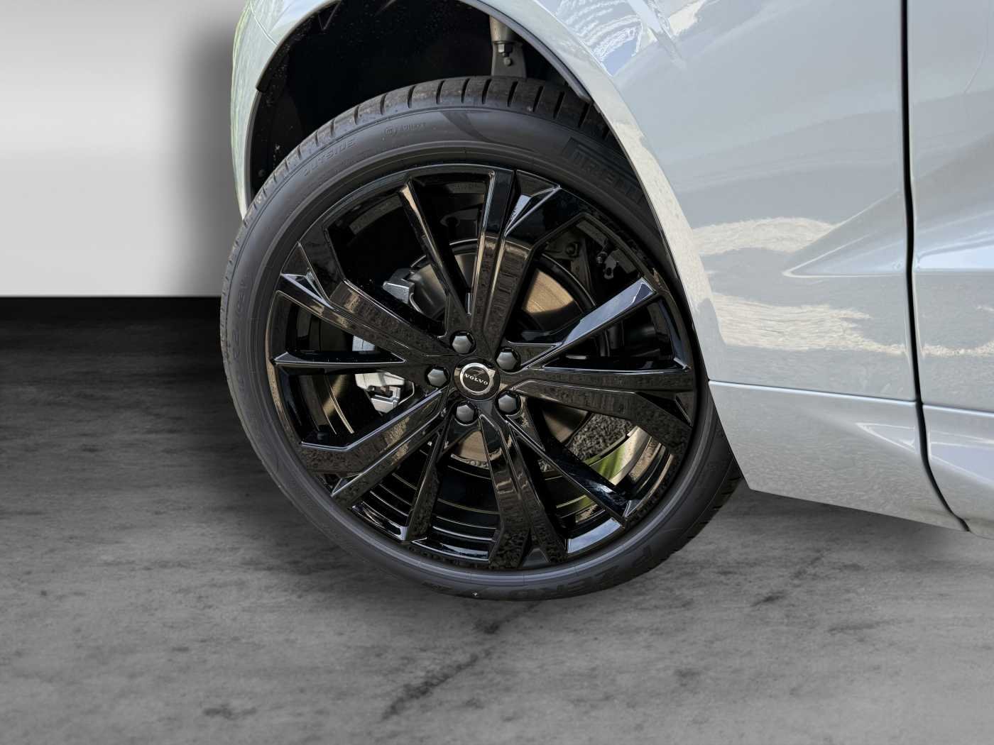 Volvo XC60 T8 Plus Black Edition+AHK+Voll-LED+