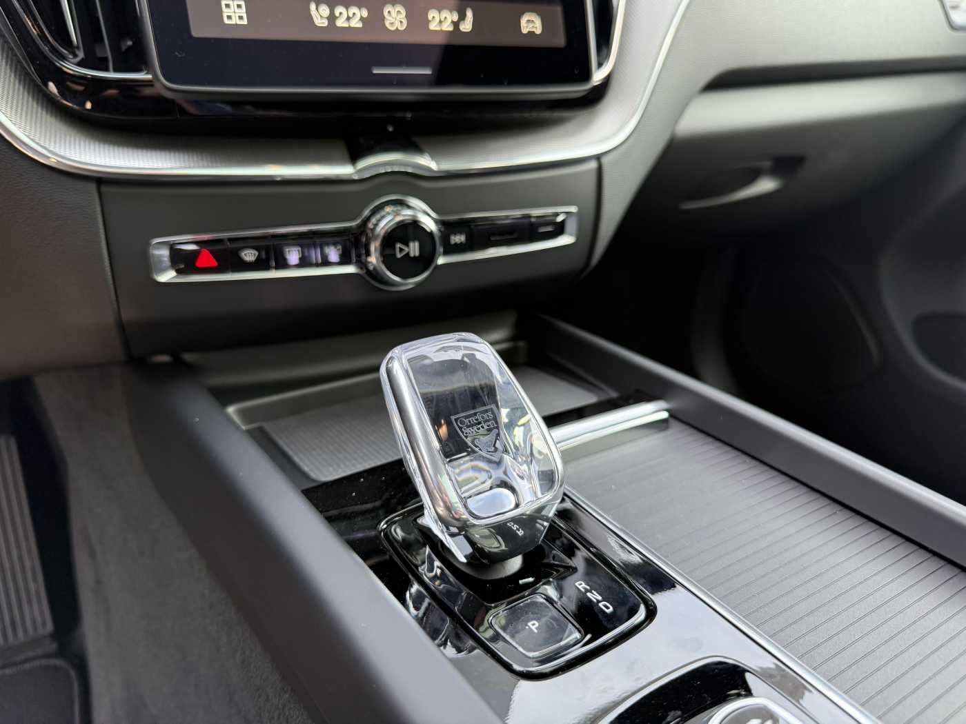 Volvo XC60 T8 Plus Black Edition+AHK+Voll-LED+