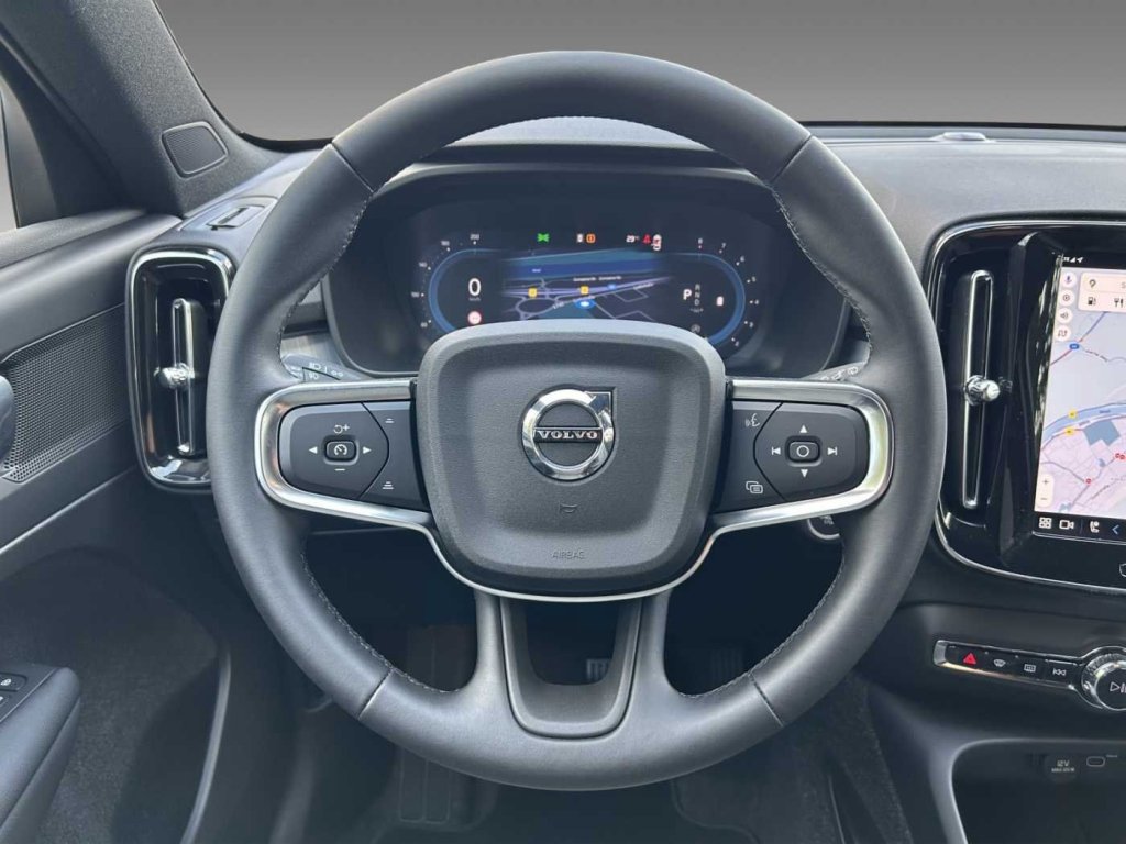 Volvo XC40 B4 Plus Black Edition+FS-Heizung+Licht-Paket+HK