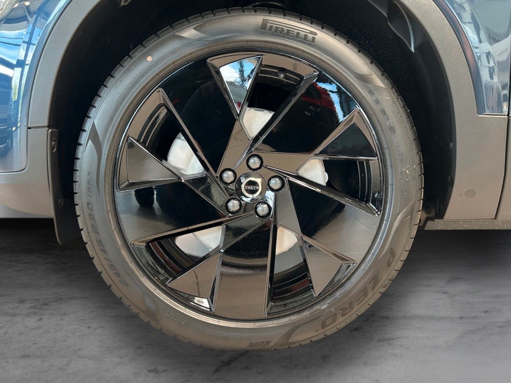 Volvo XC40 B4 Plus Black Edition+FS-Heizung+Licht-Paket+HK