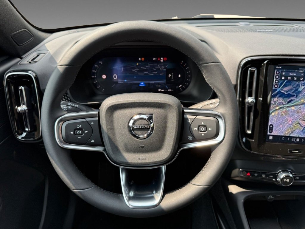 Volvo XC40 B4 Plus Black Edition+10.700€ Preisvorteil+FS-Heizung+ACC+HK+BLIS