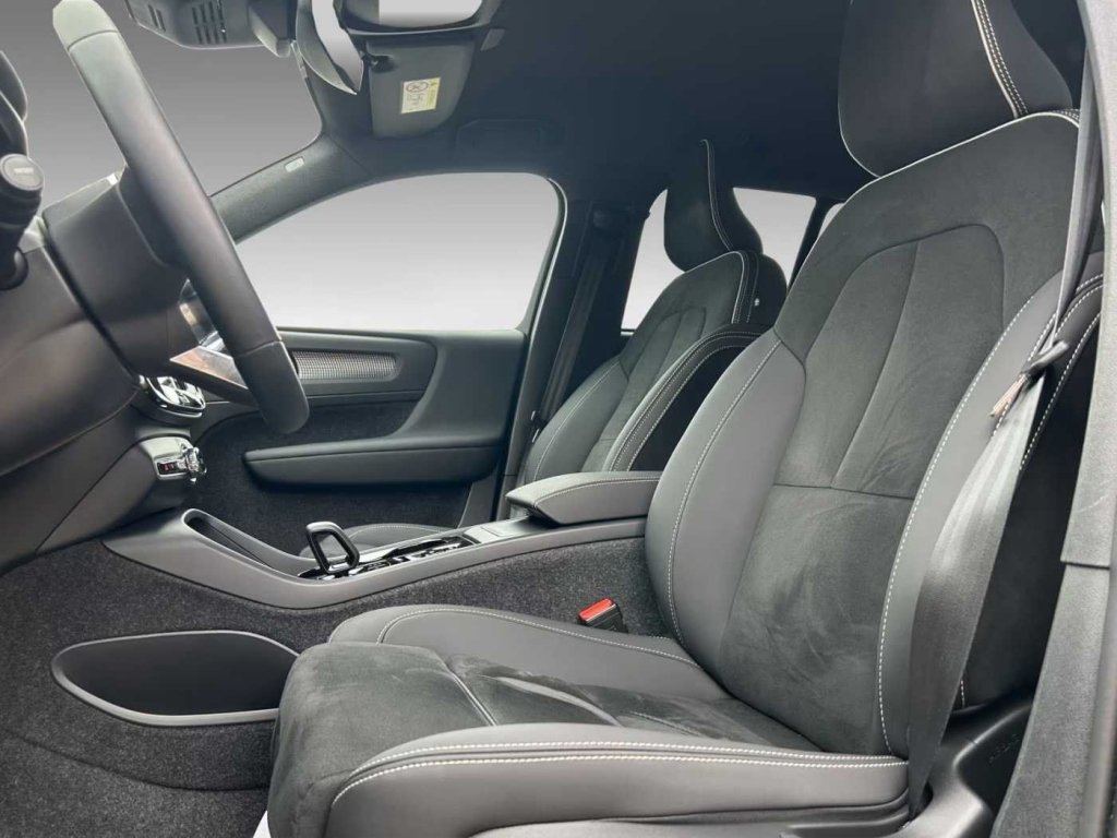 Volvo XC40 B4 Plus Black Edition+7.500€ Preisvorteil+FS-Heizung+ACC+HK+BLIS