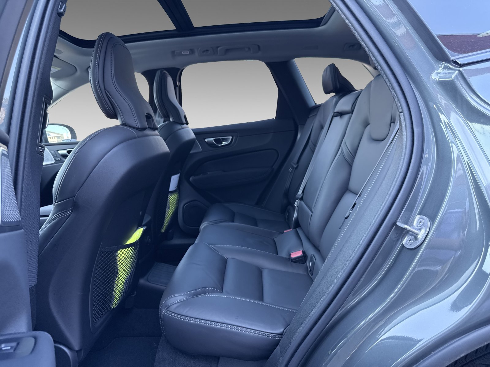 Volvo XC60 T8 Ultra Dark+Premium-Paket+Luftfahrwerk+B&W+Massage
