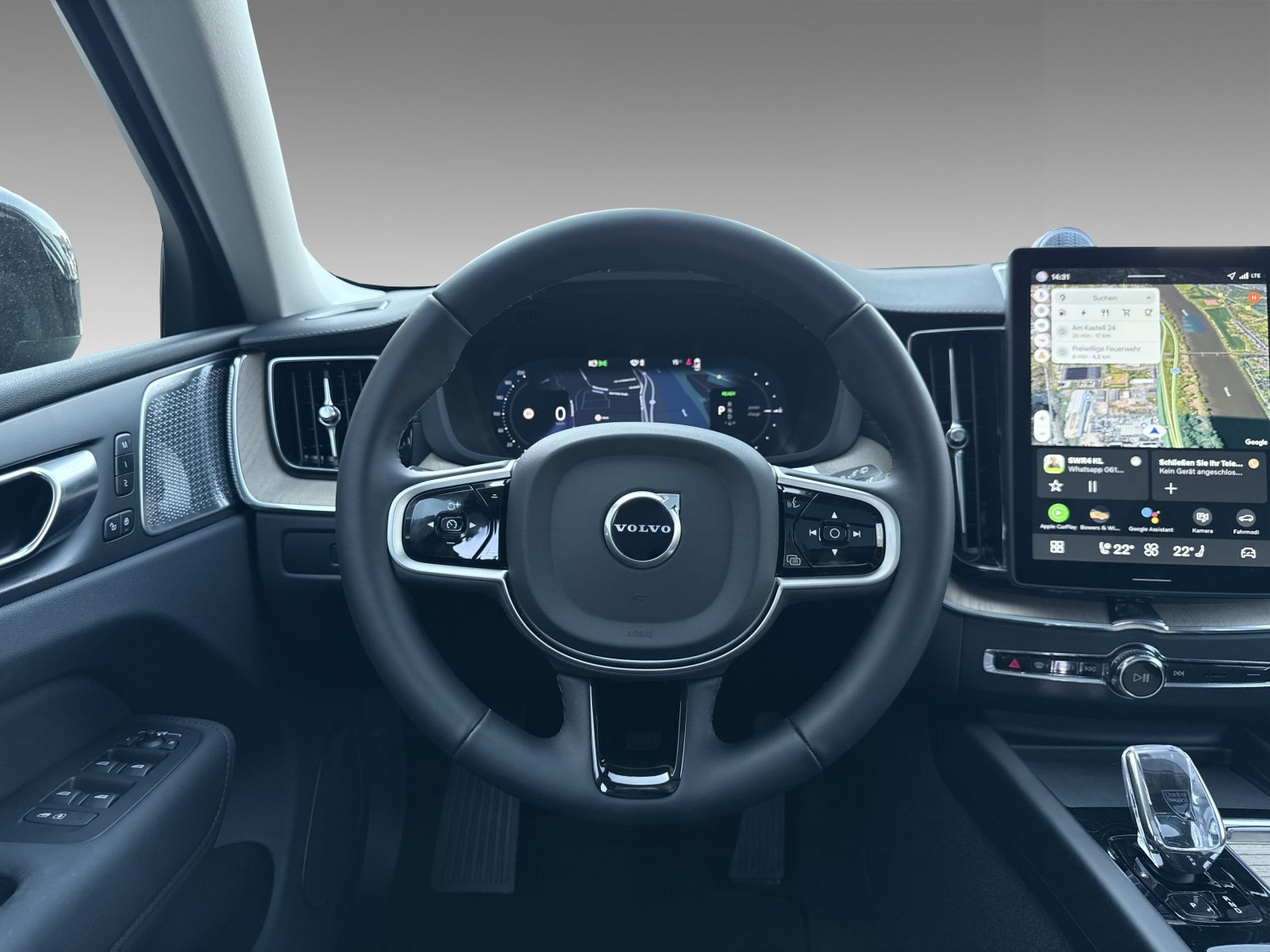Volvo XC60 T8 Ultra Dark+Premium-Paket+Luftfahrwerk+B&W+Massage