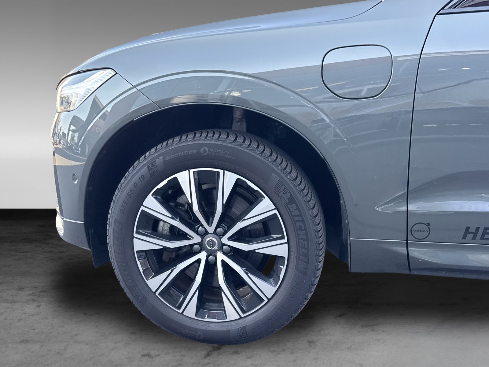 Volvo XC60 T8 Ultra Dark+Premium-Paket+Luftfahrwerk+B&W+Massage