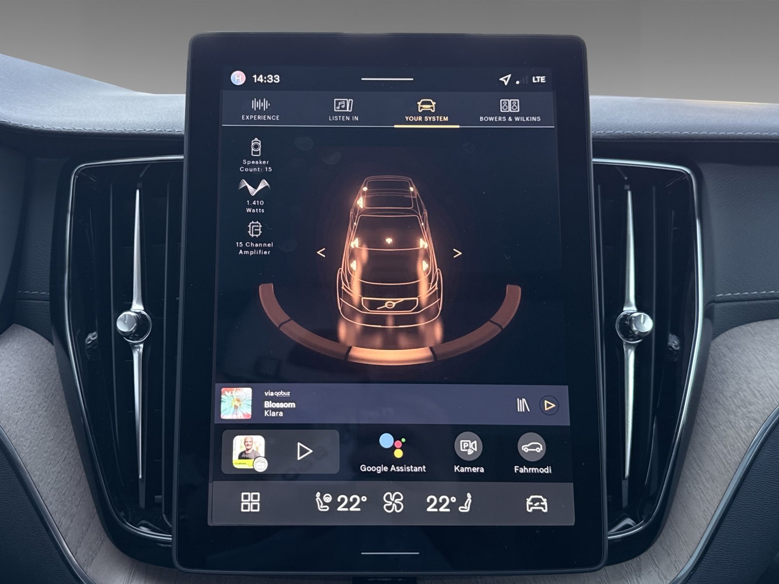Volvo XC60 T8 Ultra Dark+Premium-Paket+Luftfahrwerk+B&W+Massage