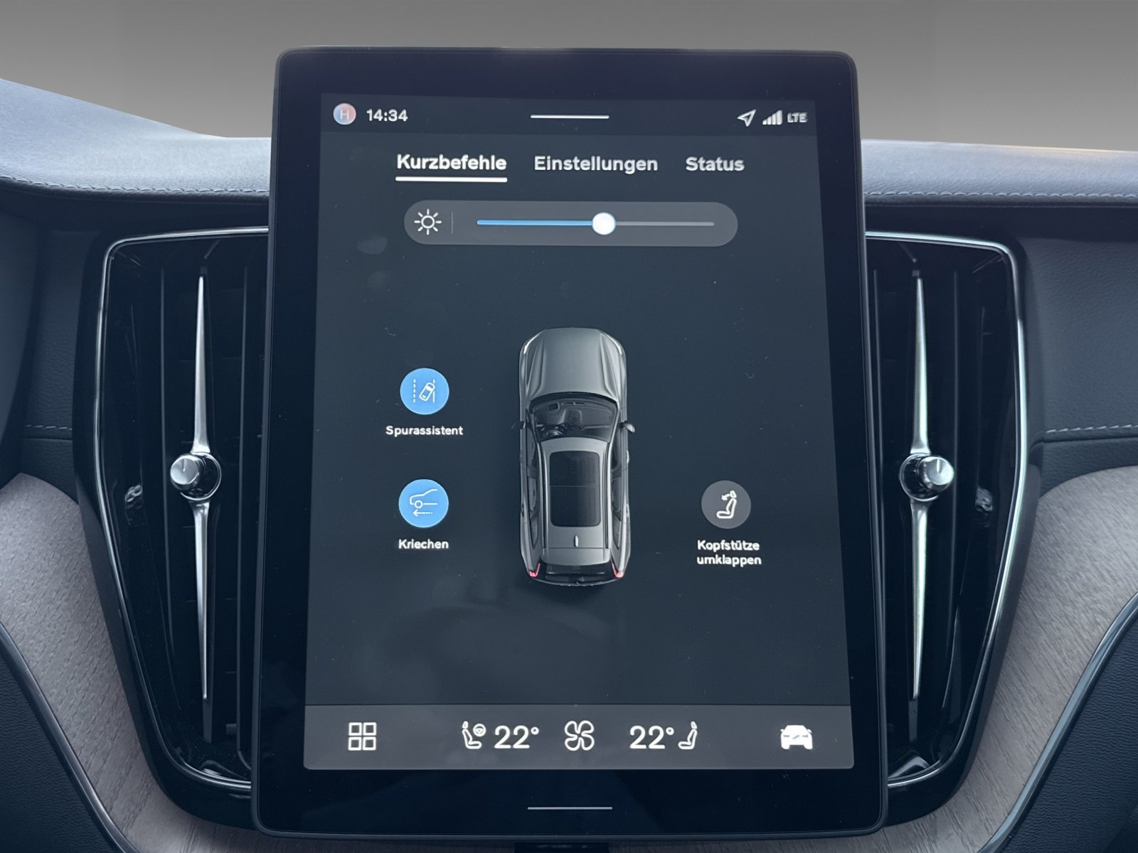 Volvo XC60 T8 Ultra Dark+Premium-Paket+Luftfahrwerk+B&W+Massage