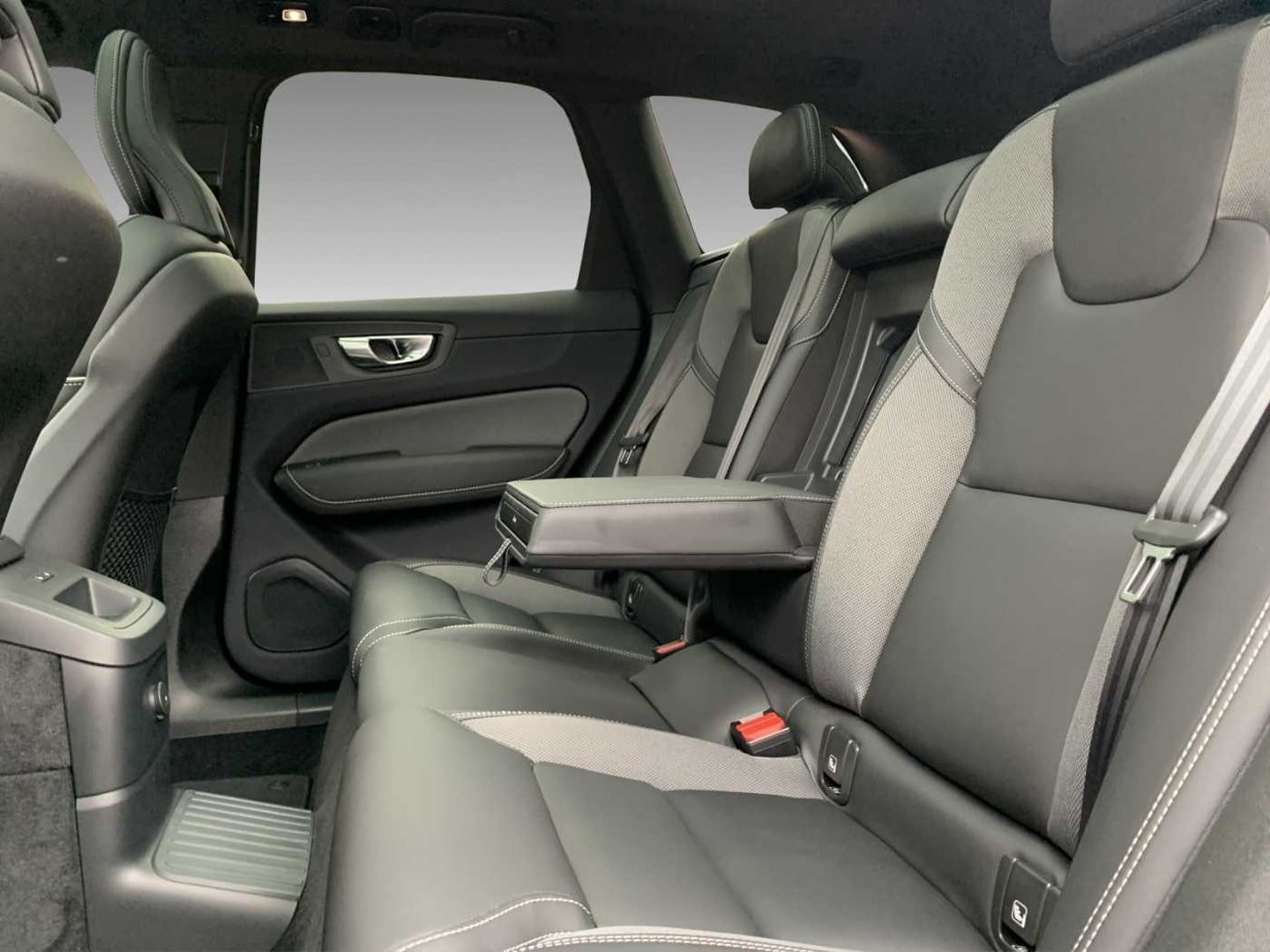 Volvo XC60 T8 Plus Black Edition+Licht-Paket+Keyless+Winter-Paket