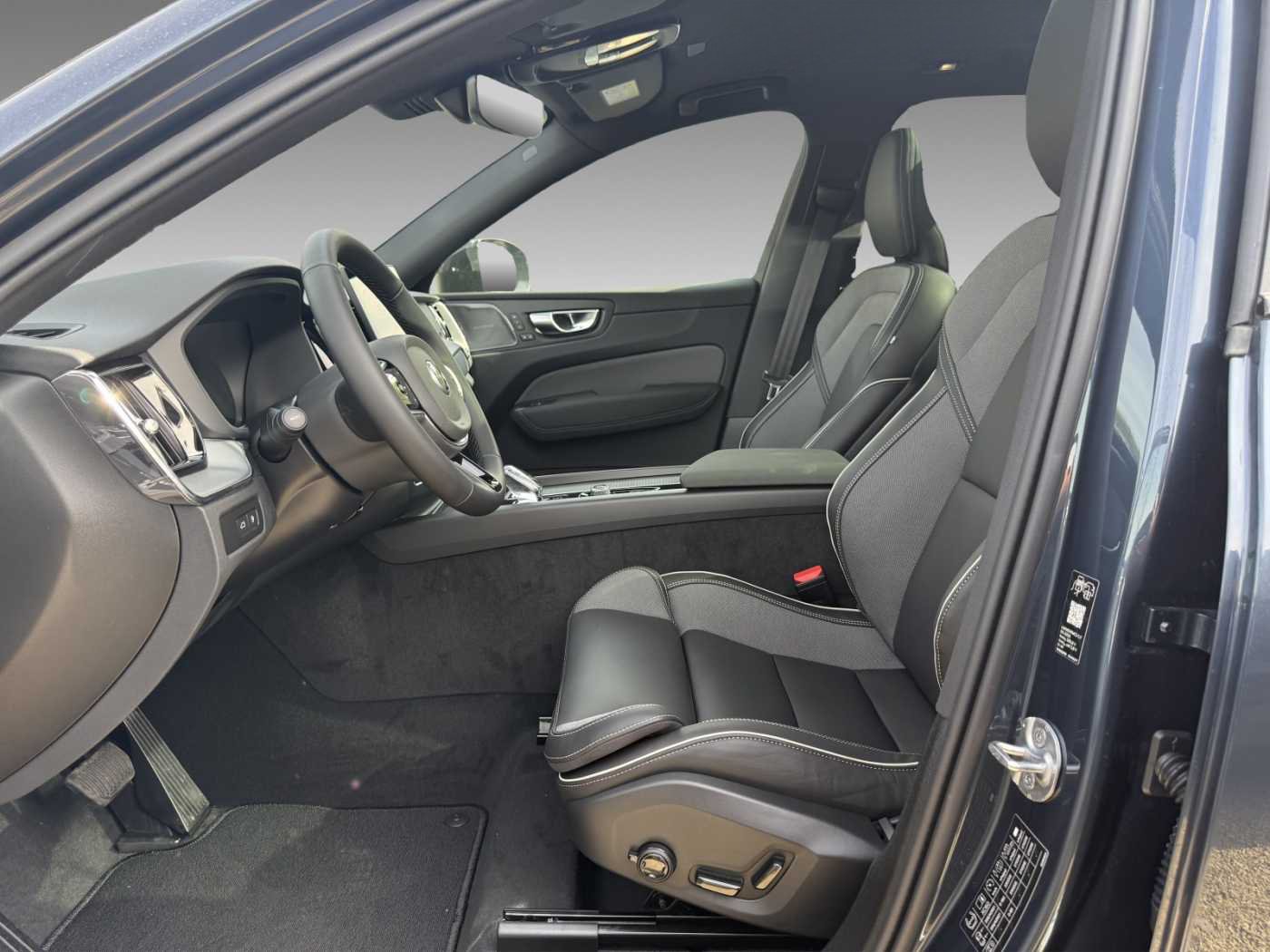 Volvo XC60 T8 Plus Black Edition+360°+AHK+Licht+Winterpaket