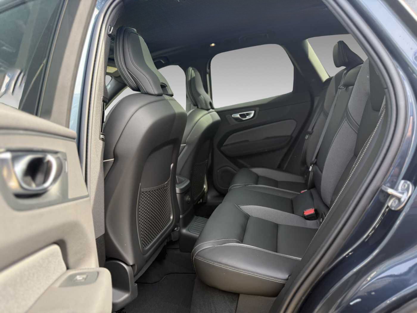 Volvo XC60 T8 Plus Black Edition+360°+AHK+Licht+Winterpaket