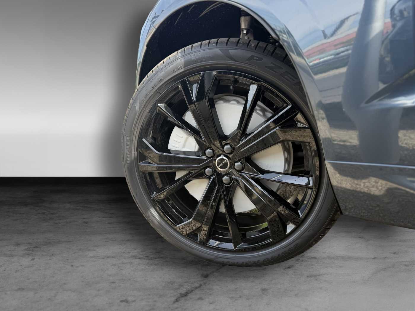 Volvo XC60 T8 Plus Black Edition+360°+AHK+Licht+Winterpaket