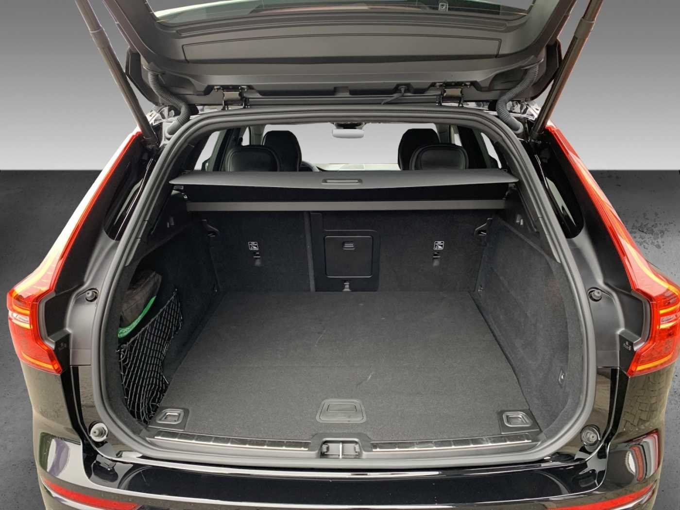 Volvo XC60 T8 Plus Black Edition+360°+AHK+Winter