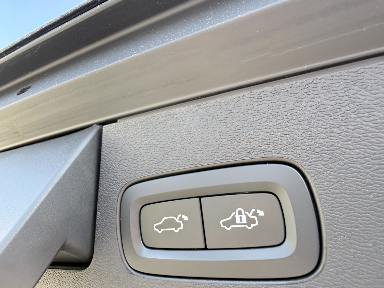 Volvo XC60 B4 D Plus Dark+AHK+Keyless+HK