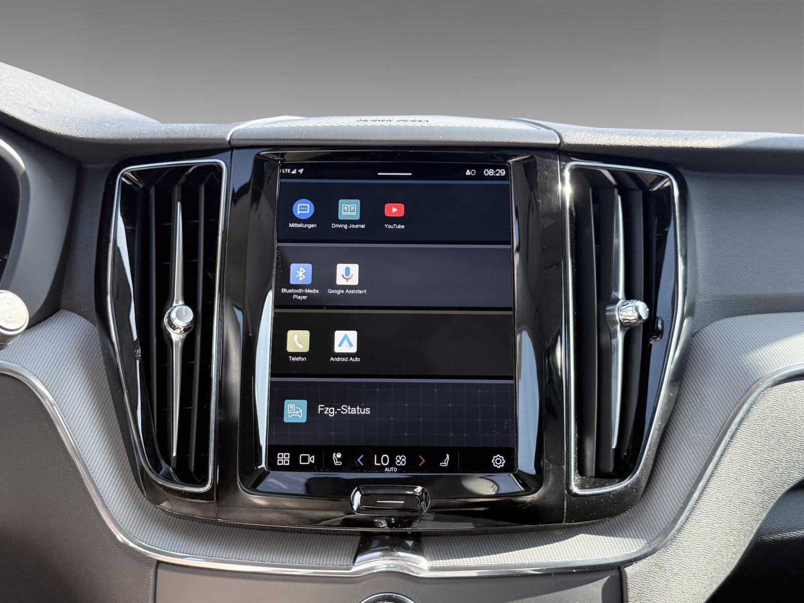 Volvo XC60 B4 D Plus Dark+AHK+Keyless+HK