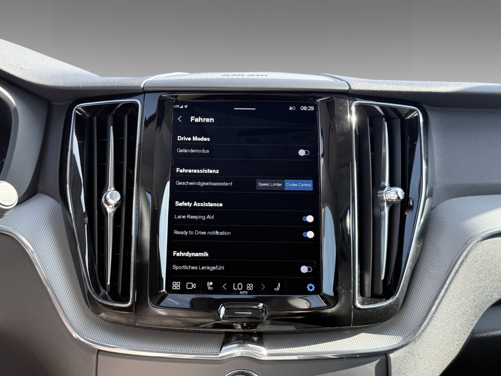 Volvo XC60 B4 D Plus Dark+AHK+Keyless+HK