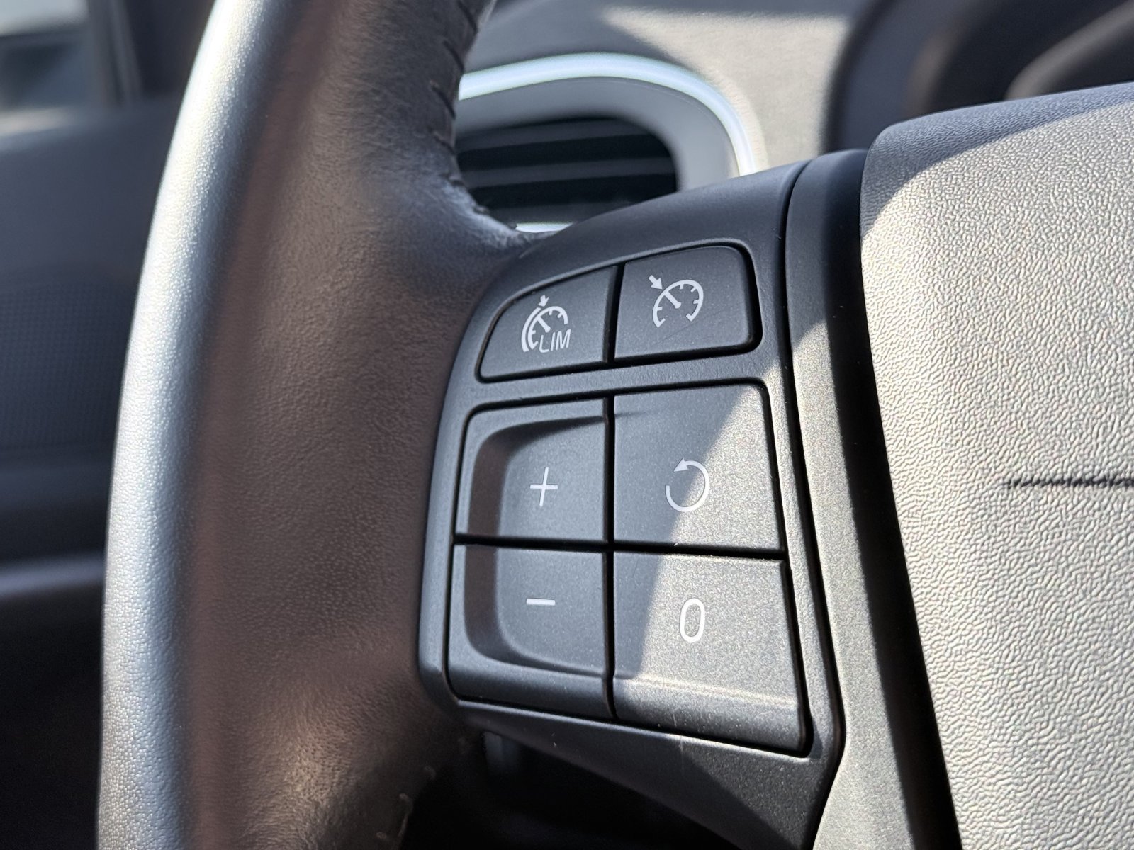 Volvo V40 D2 Kinetic+Business-Paket+Klima-Komfortpaket
