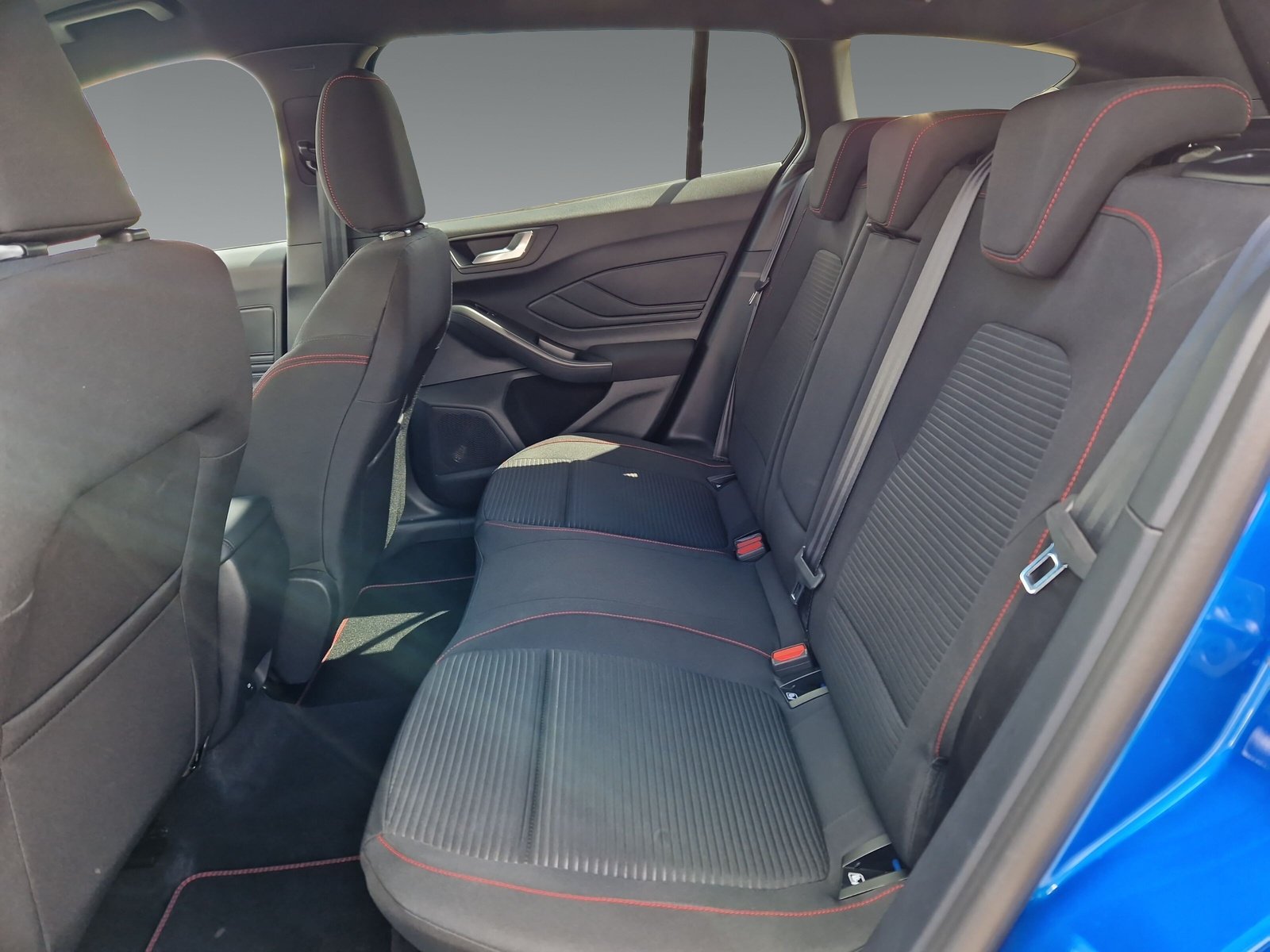 Ford Focus Turnier 1.0l Mild-Hybrid ST-Line X 114KW(155PS) Automatik-Getriebe, Navi+B&O, RfKamera, el. Heckklappe