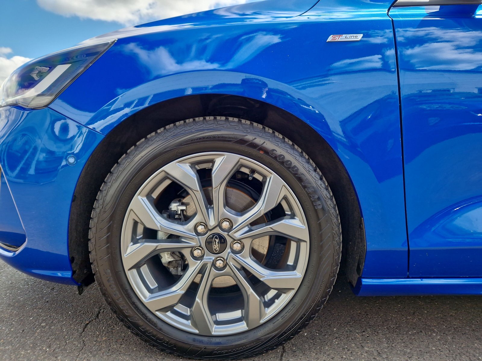 Ford Focus Turnier 1.0l Mild-Hybrid ST-Line X 114KW(155PS) Automatik-Getriebe, Navi+B&O, RfKamera, el. Heckklappe