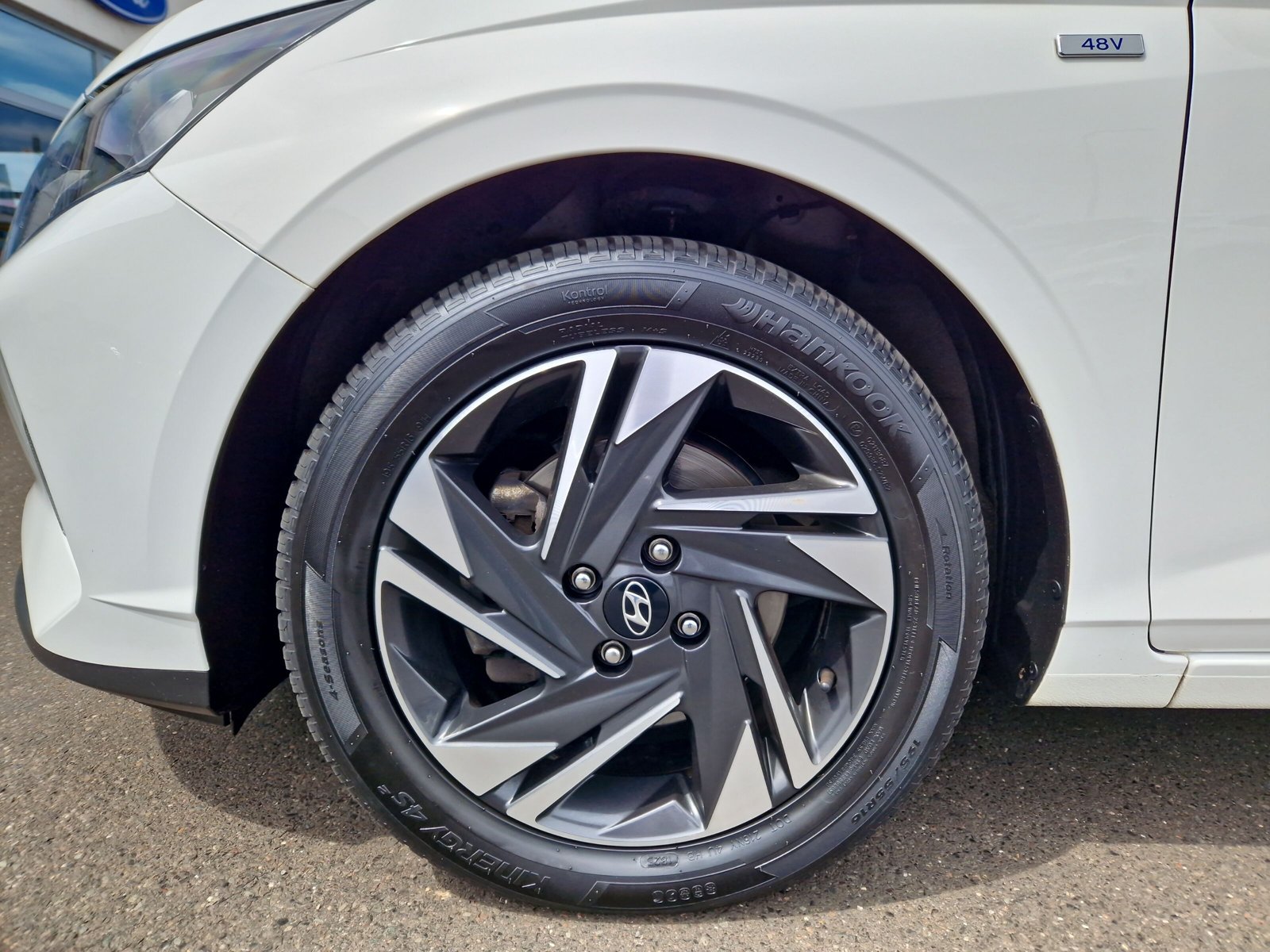 Hyundai Intro Edition 1.0l Mild-Hybrid 74KW(100PS) Klimaautomatik, RfKamera, Sitzheizung, Tempomat, Navi, Bose-Sound