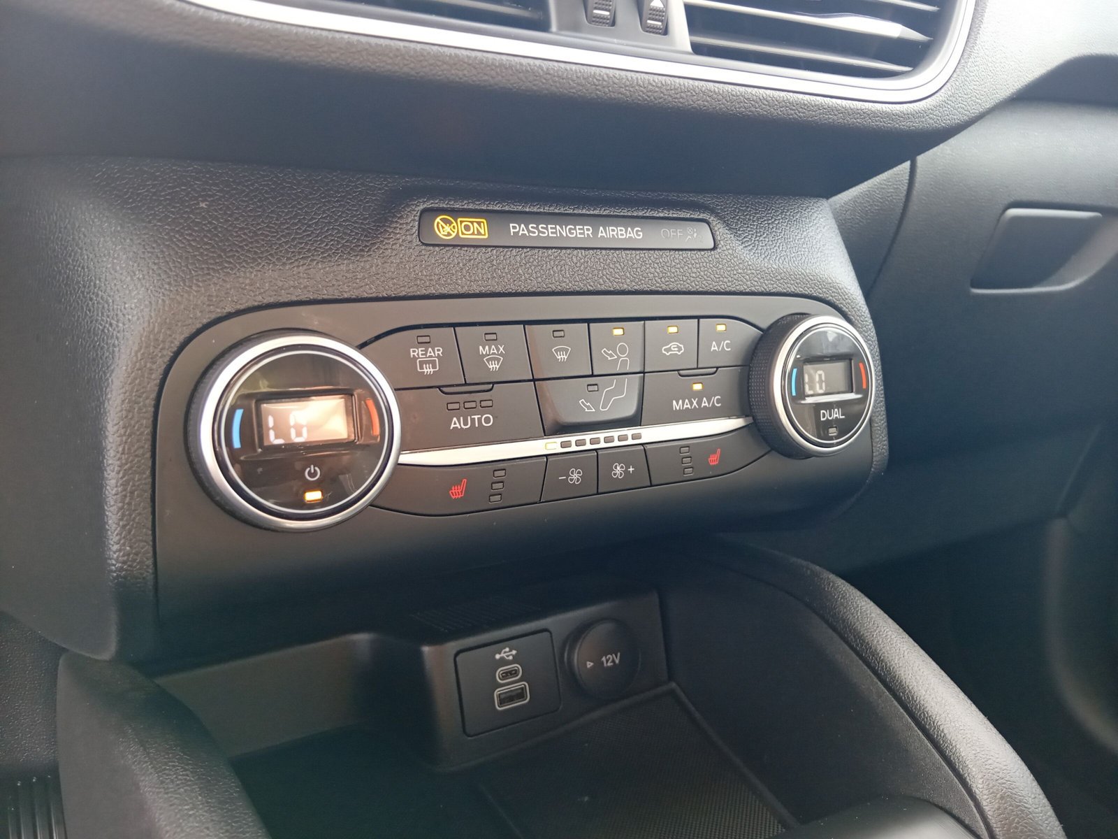 Ford Kuga Plug-In Hybrid Cool & Connect *AUTOM.*NAVI*PDC*